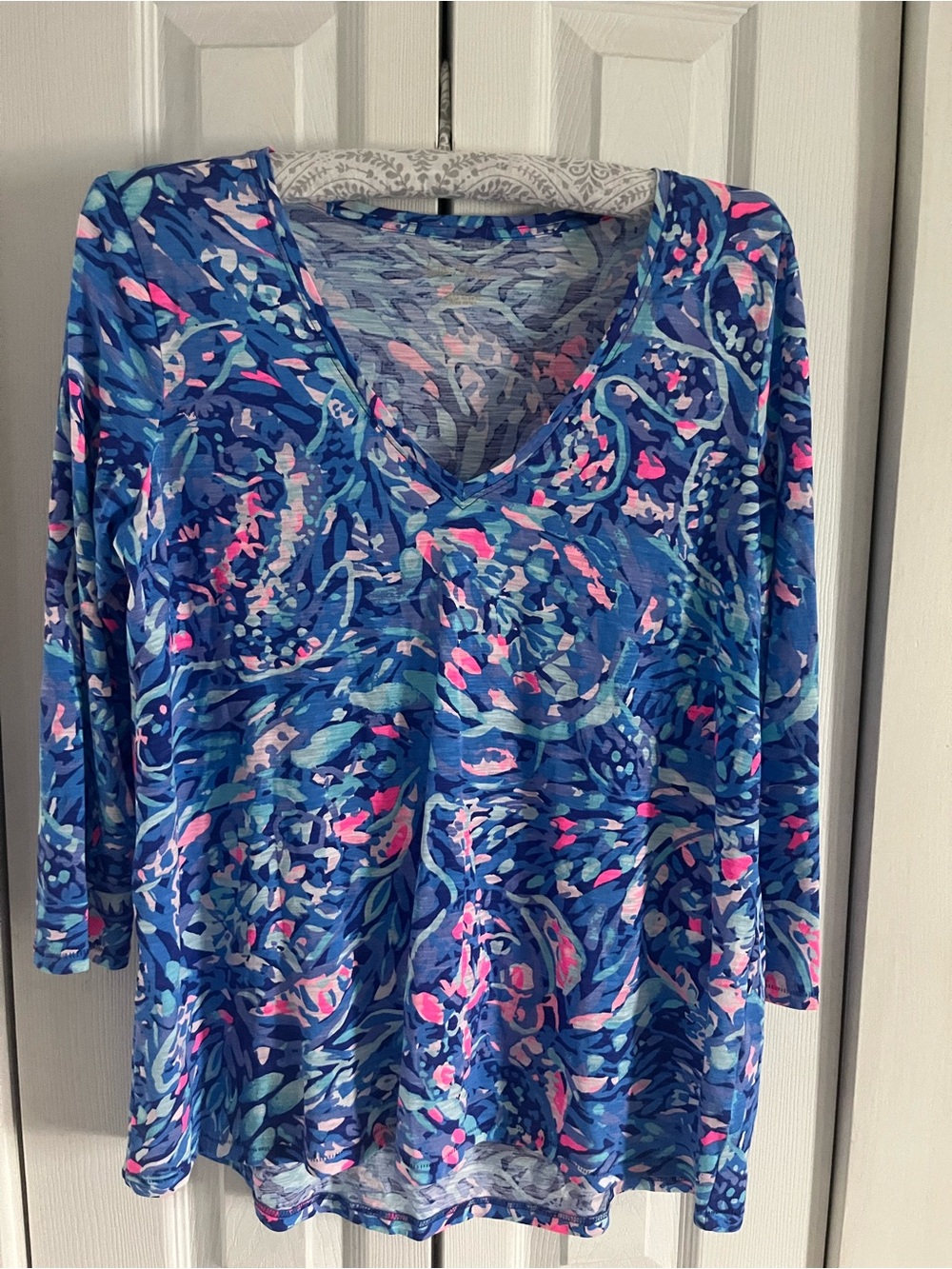 Lilly Pulitzer Women's Blue / pink Patterned V-Neck cotton Sz M New
